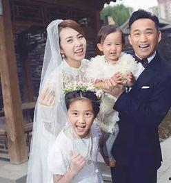 黄磊和孙莉吃瓜,揭秘娱乐圈夫妻的幸福日常  第1张