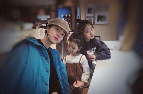 黄磊和孙莉吃瓜,揭秘娱乐圈夫妻的幸福日常  第3张