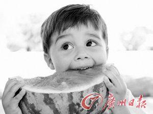 宝宝吃瓜会湿,湿漉漉的瞬间记录成长  第1张