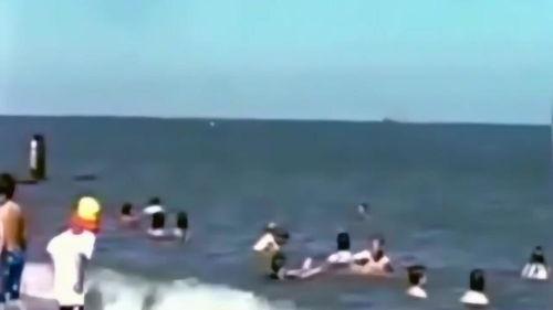 在大海中吃瓜,瓜果飘香的海上美食之旅  第1张